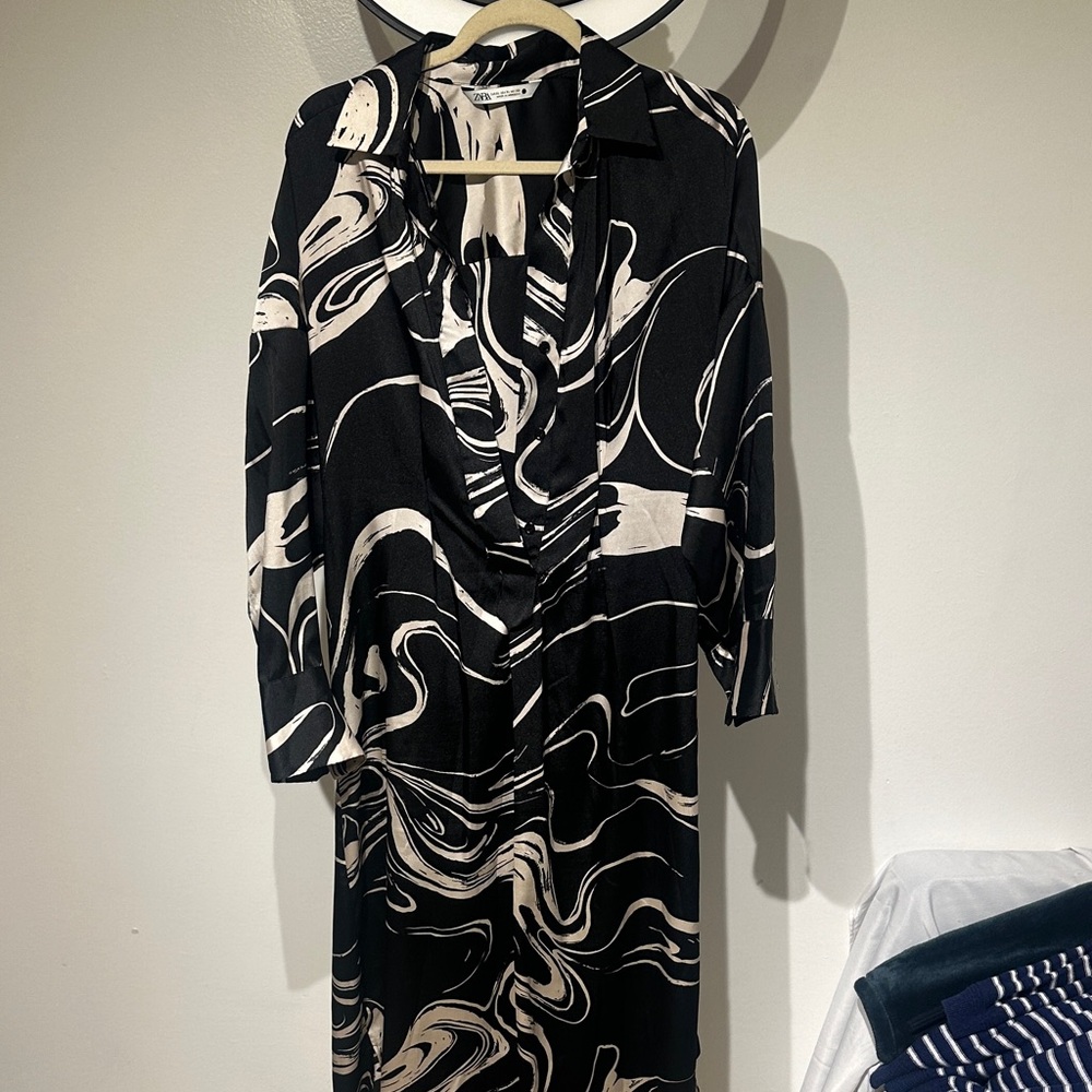 Zara Black and Cream Swirl Long Sleeve Dress